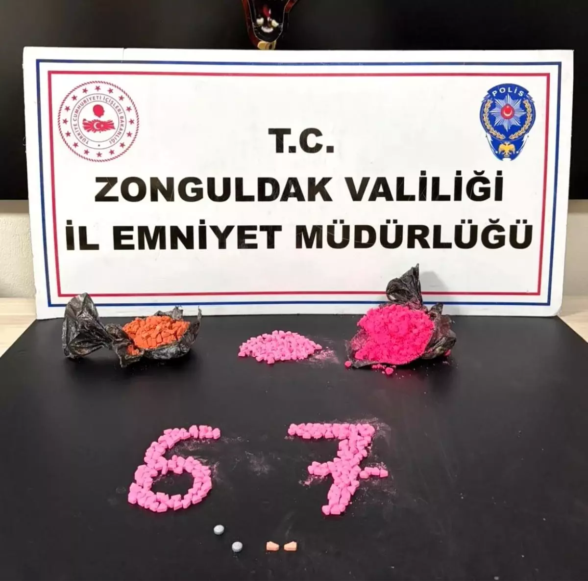 Sevgili Çift, Extacy Haplerini 3 Bin 152 Adet Taşıyarak Ereğli’de Yakalandı!