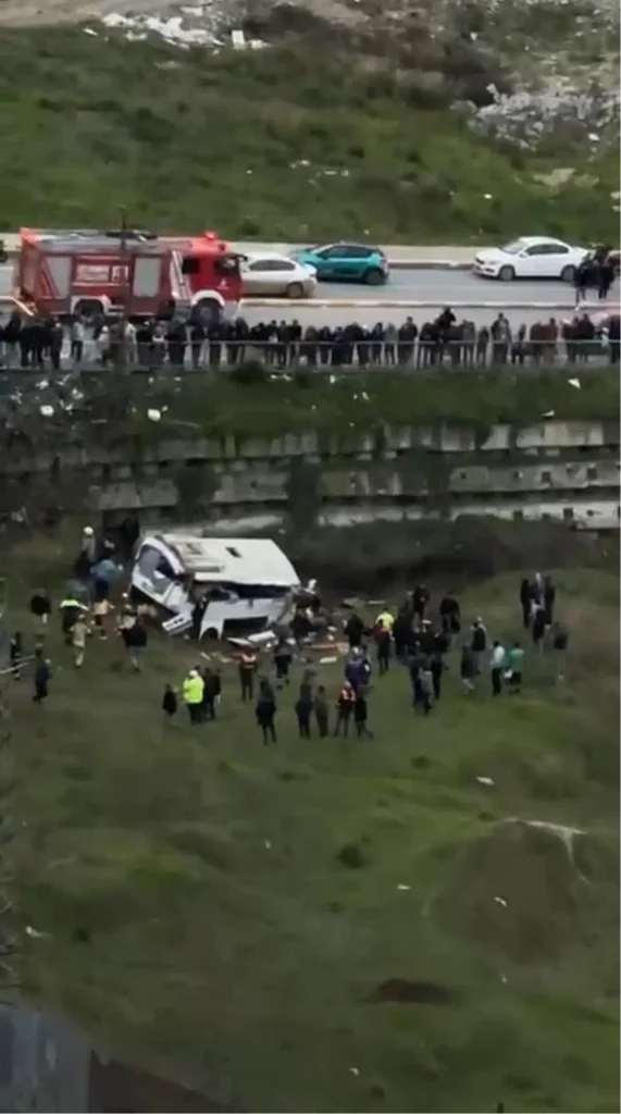 İstanbul Esenyurt’ta işçi servisi şarampole yuvarlandı! Ölü ve yaralılar var