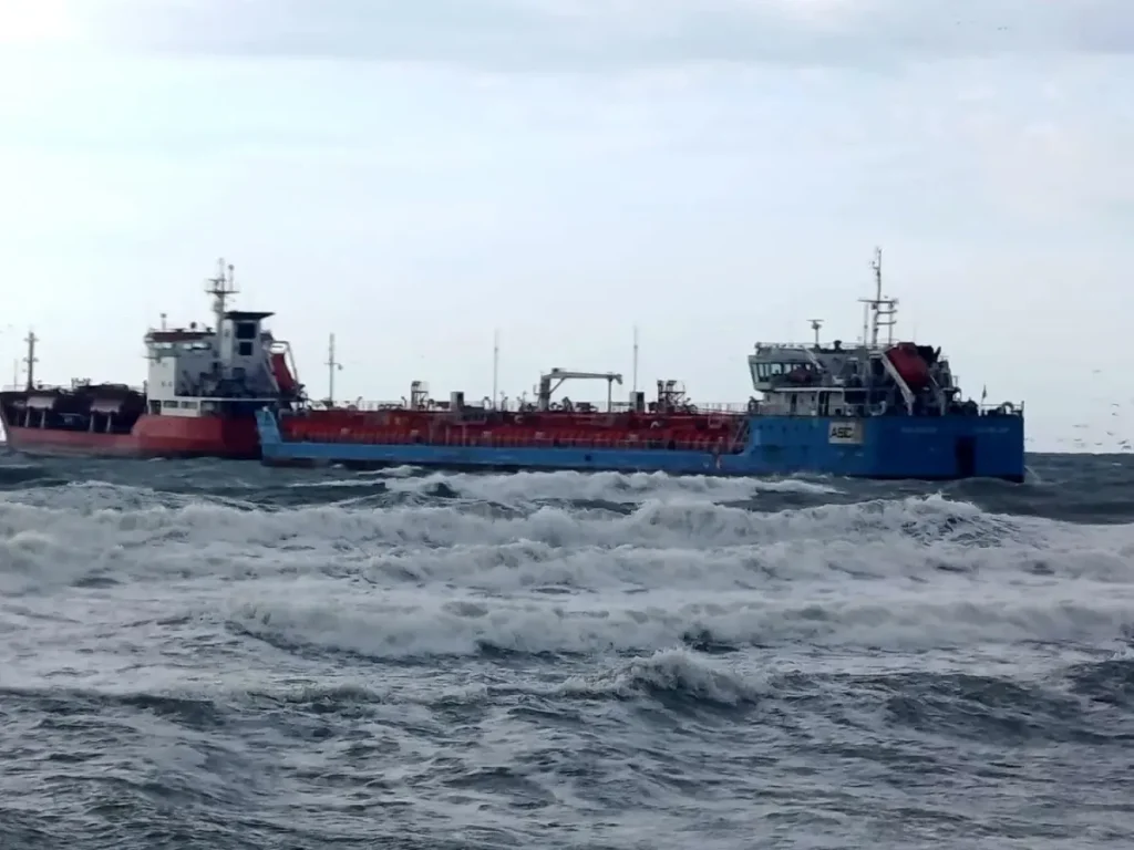 Florya Açıklarında Tankerlerden Acil Çağrı