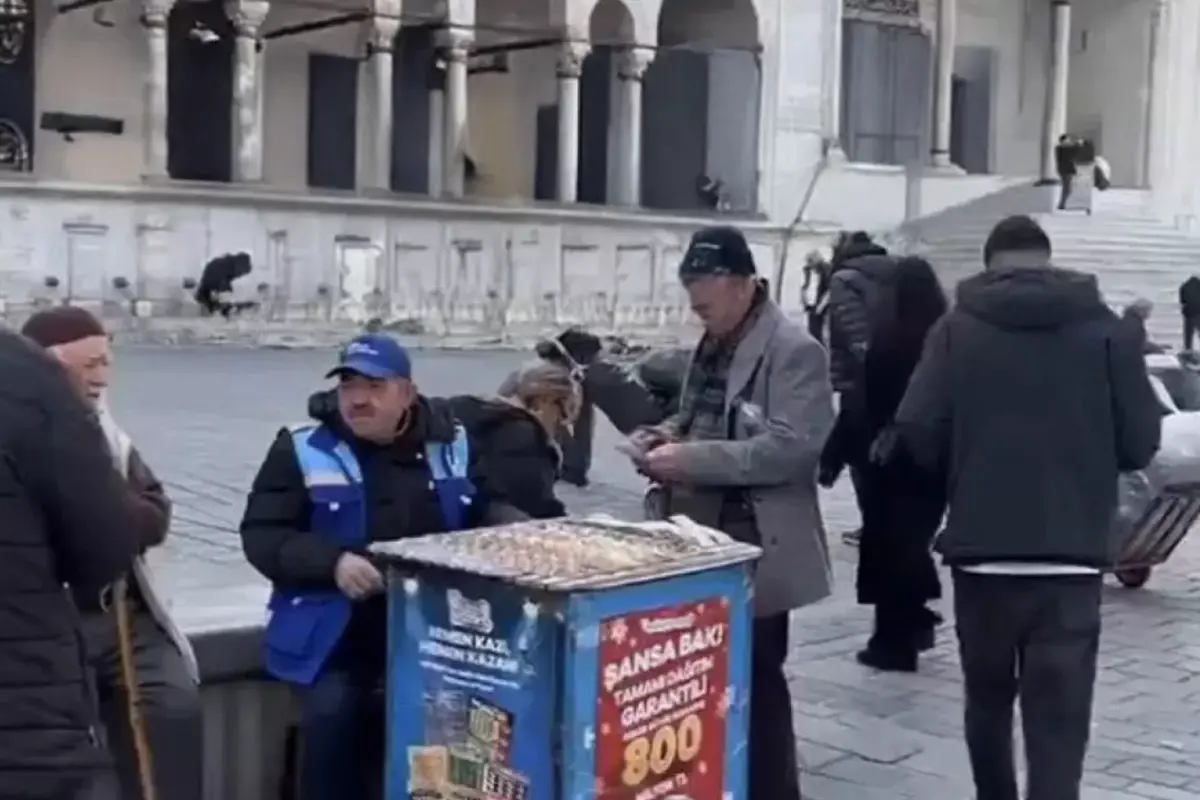 İstanbul’da Camilerde Şans Oyunu Satışı Yasaklandı