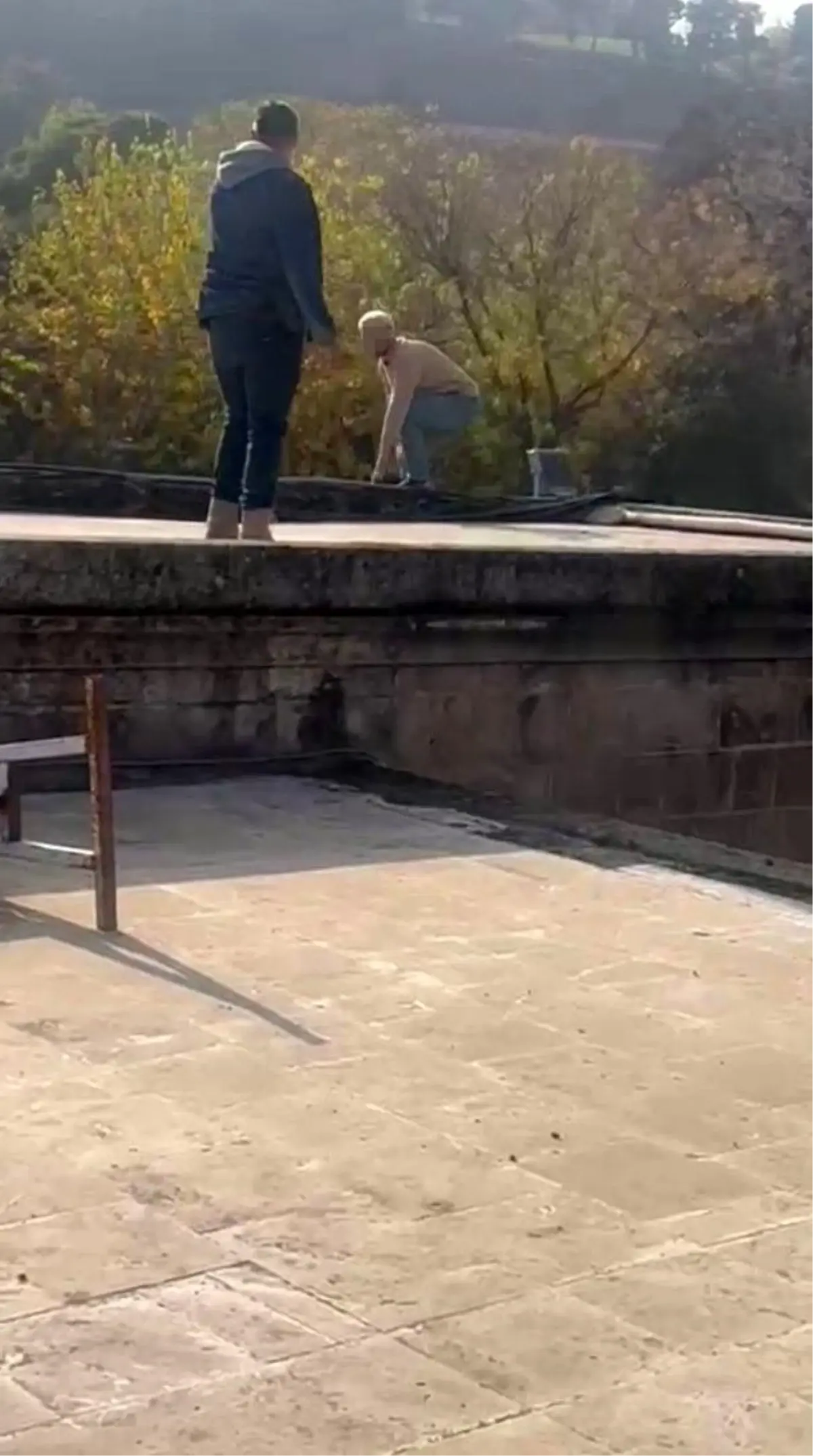 Şanlıurfa’da İşten Atılma İddiasıyla Balıklıgöl’e Atlama Girişimi