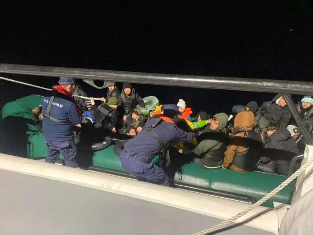 Sahil Güvenlik’ten 50 Düzensiz Göçmen Yakalandı