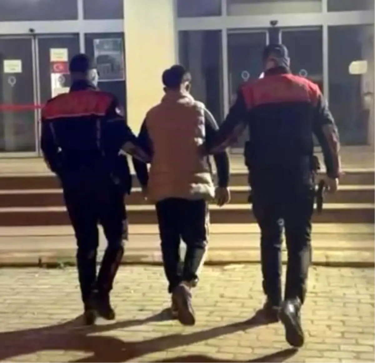 Hakkında 42 Yıl Hapis Cezası Olan Şahıs İzmir’de Yakalandı