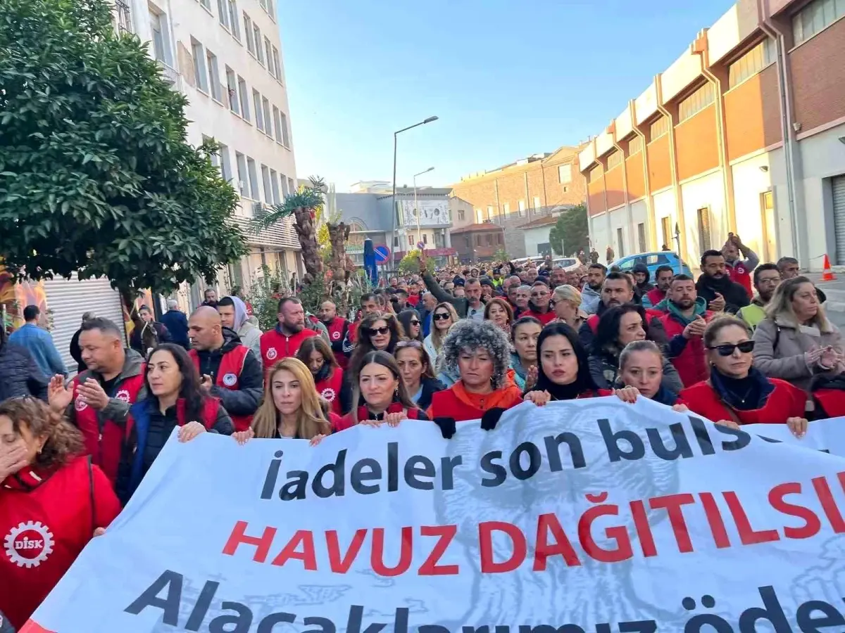 İzmir Büyükşehir Belediyesi İşçileri Yarım Gün İş Bırakma Eylemiyle Sesini Duyurdu