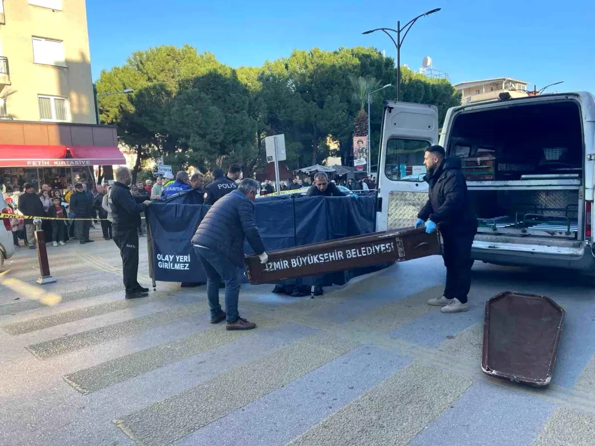 İzmir’de belediyenin çöp kamyonu yaya geçidinde kadını ezdi