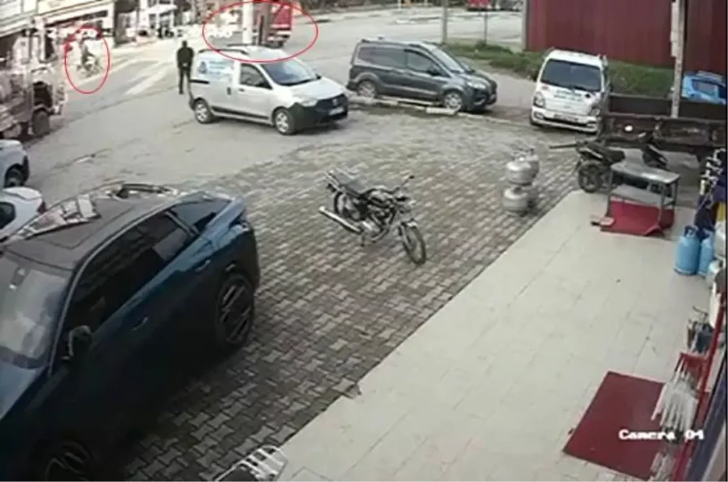 İzmir’de Motosiklet Kazası: Genç Öğrenci Ağır Yaralı