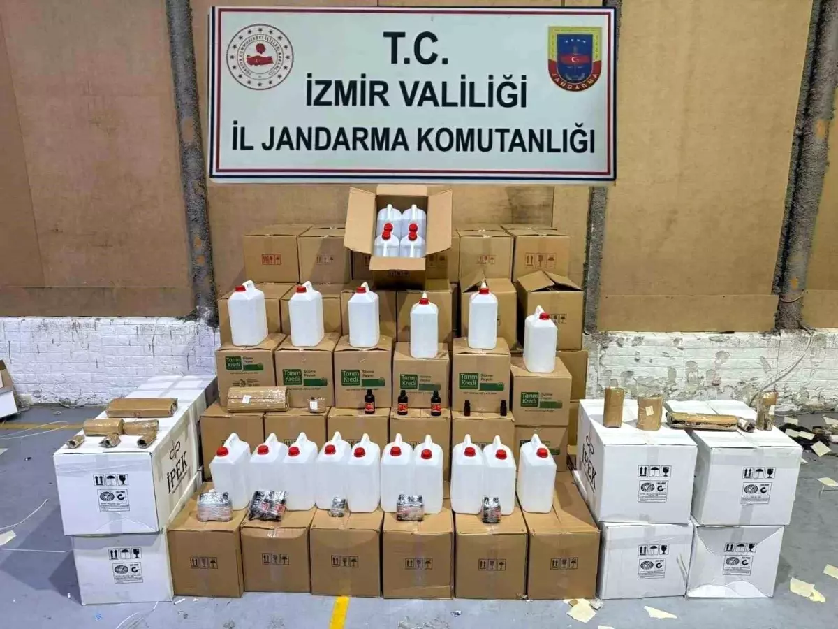 İzmir’de Kaçak Alkol Operasyonu: 2.850 Litre Etil Alkol ve 168 Aroma Kiti Ele Geçirildi