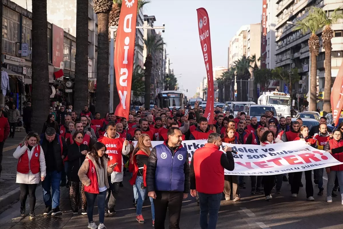 İzmir’de İşçiler Ücretsiz İzne Çıkarılmanın Ardından Eyleme Başladı