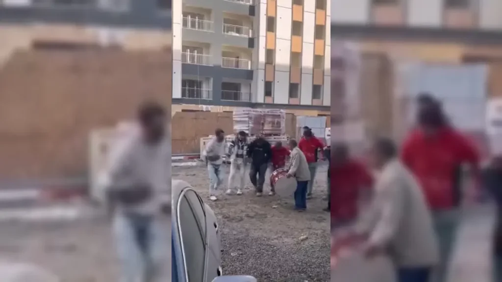Malatya’da İnşaat İşçileri Davul‑Zurna Eşliğinde Halayla Kutlama Yaptı