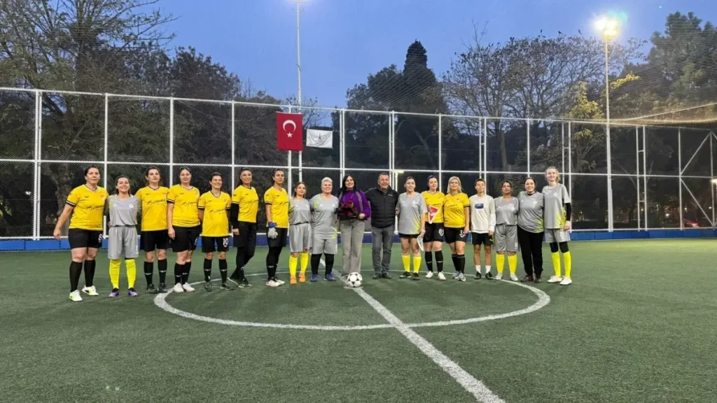 Kadın Futbolunda Dostluk Maçı: Renkli Kramponlar ve Gömeç Takımları İzmir’de Buluştu