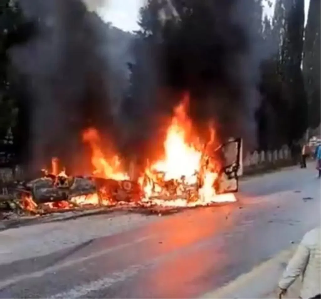 Aydın Köşk’te Korkutan Trafik Kazası: İki Araç Çarpıştı, Yangın Çıktı, 2 Yaralı