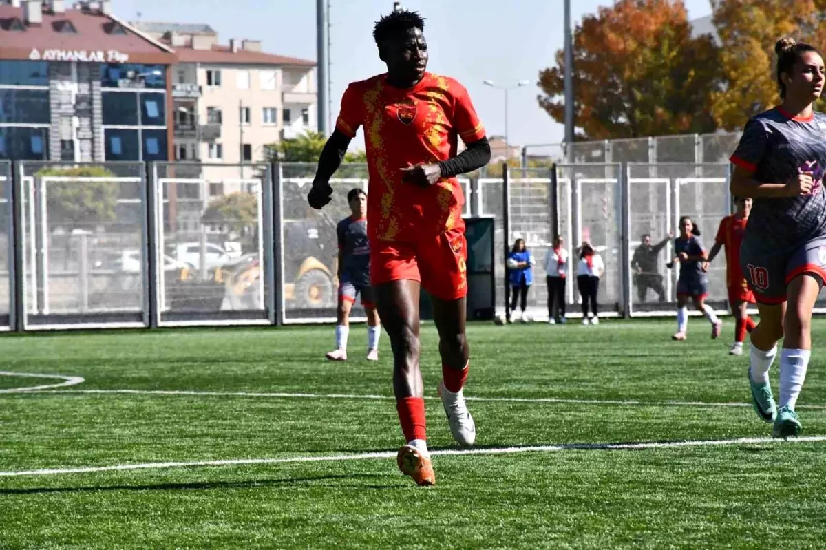 Kafayat Atoke Başhıru 8 Golle Rekoru Kırdı! Kayseri 13-0’lık Şovla Liderliğini Sürdürdü