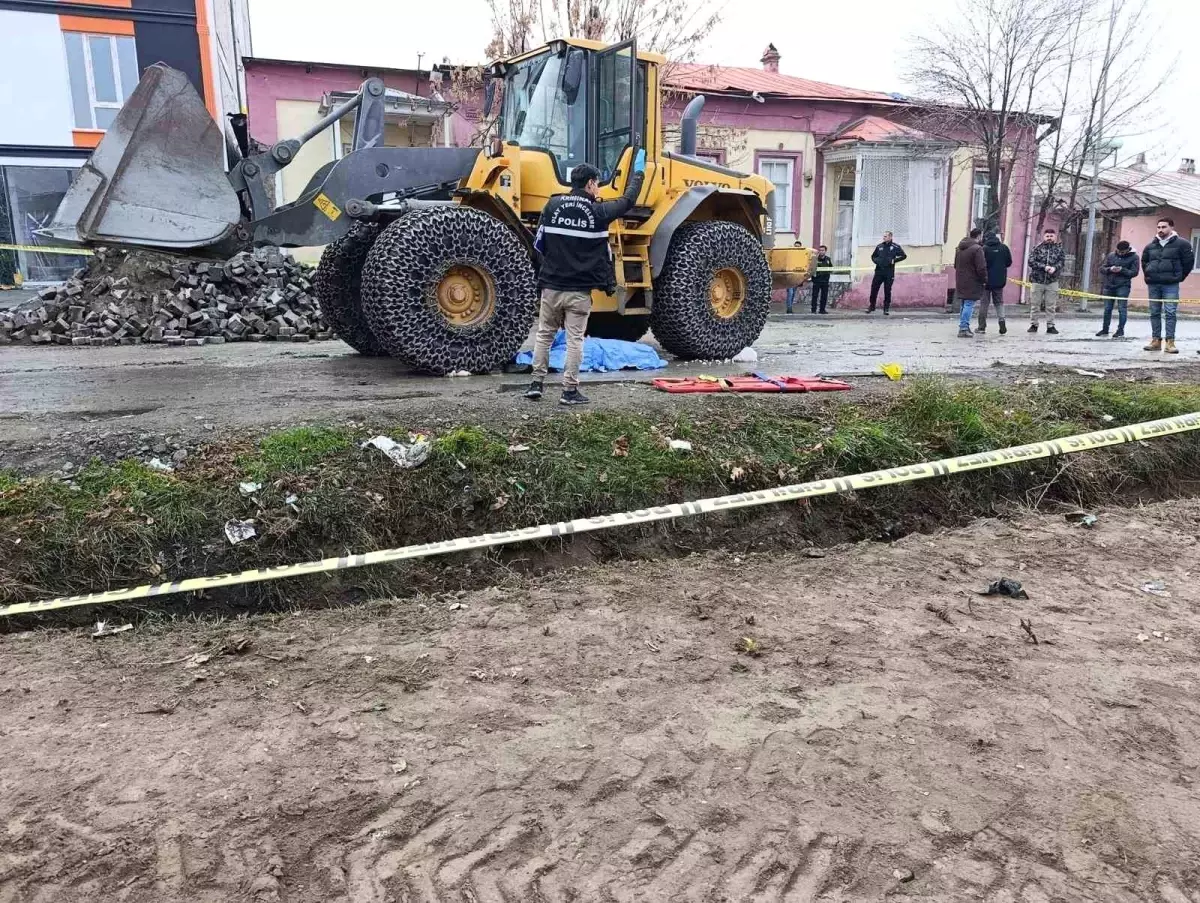 Kağızman’da Emekli İmam Kepçe Altında Kalarak Hayatını Kaybetti