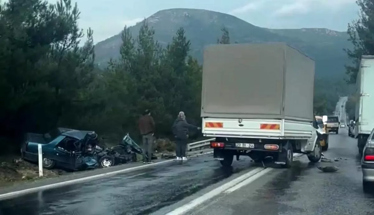 İzmir’de Feci Kaza: 2 Ölü, 3 Yaralı
