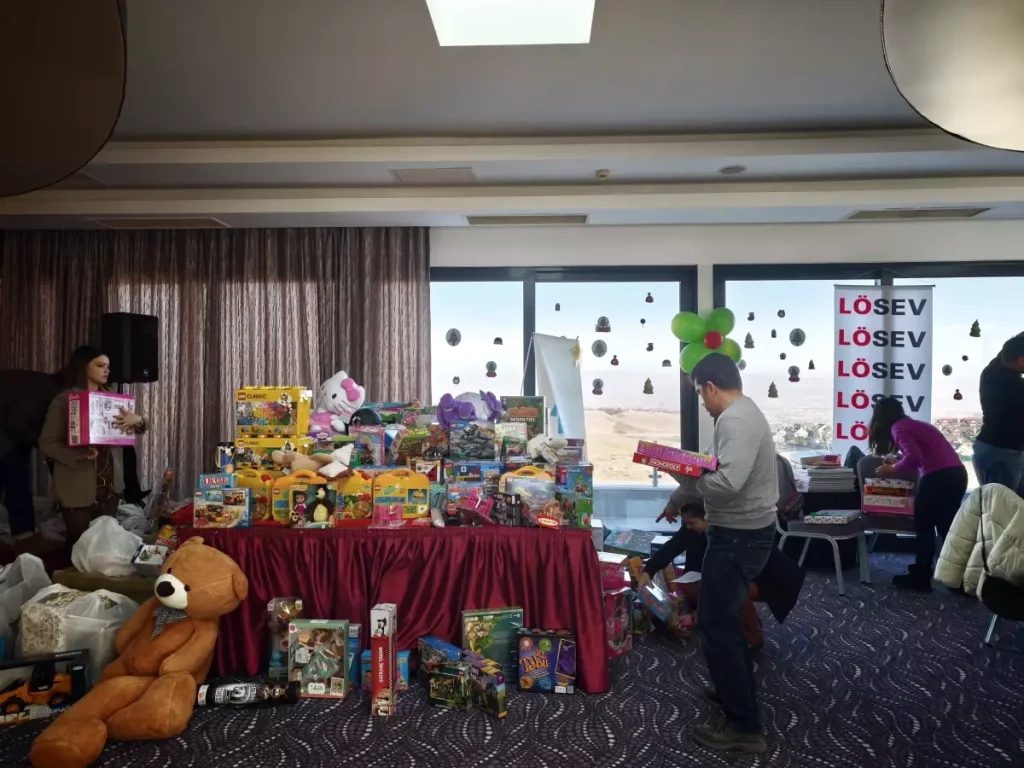 LÖSEV’den Lösemili Çocuklara Yılbaşı Hediyeleri