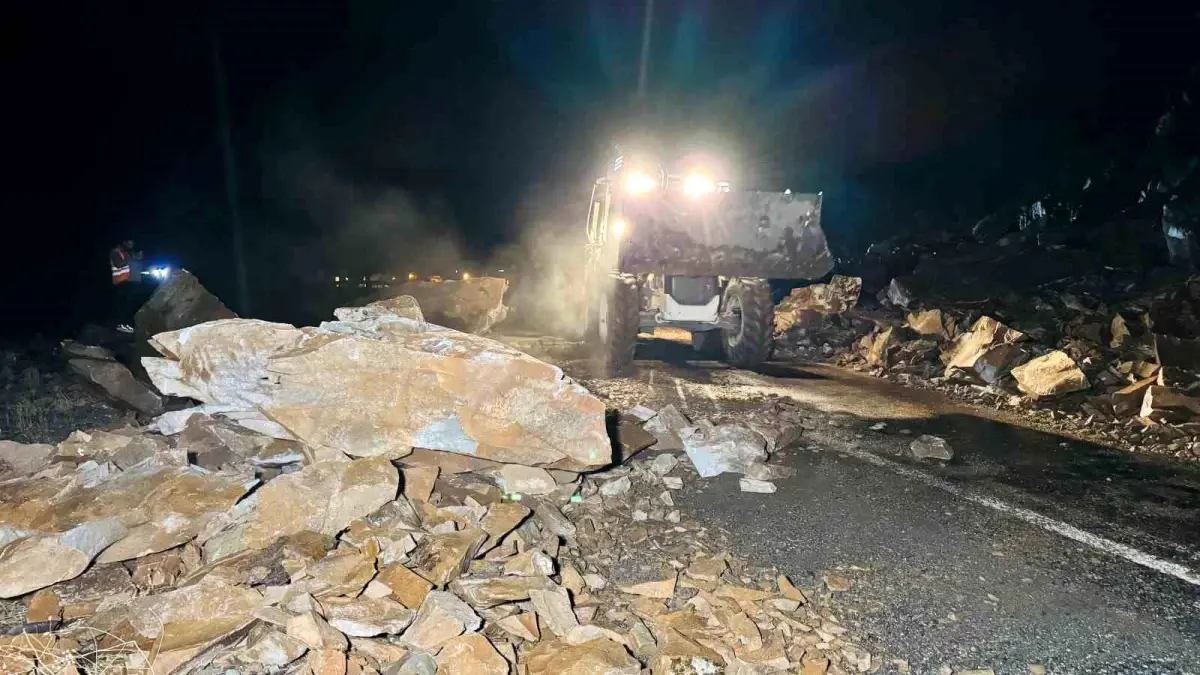 Şırnak’ta Kaya Düşmesi Ekipleri Tehdit Etti