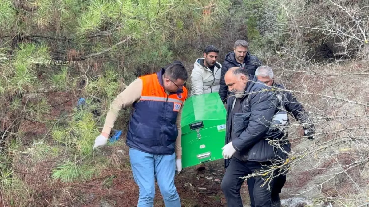 Karabük’te Genç Adam Ağaçlıkta Ölü Bulundu