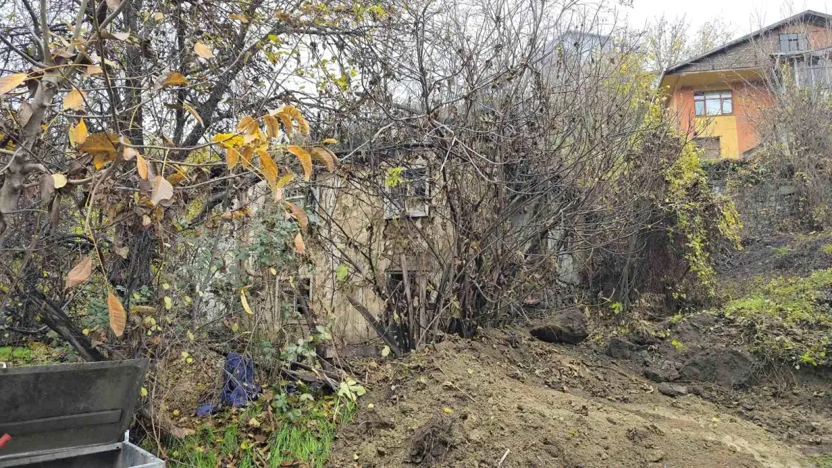 Karabük’te Metruk Binada Şok Eden Yangın: İtfaiye Hızlı Müdahale ile Alevleri Kontrol Altına Aldı