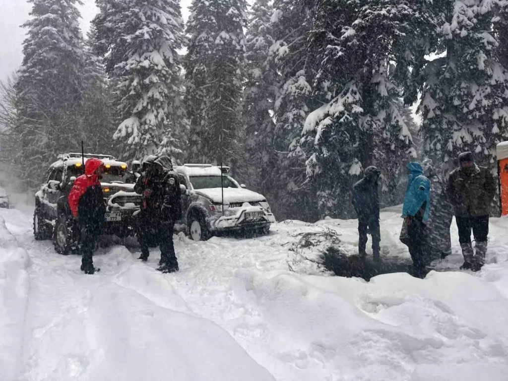 Sarıçiçek Yaylası’nda Mahsur Kalanlar Kurtarıldı