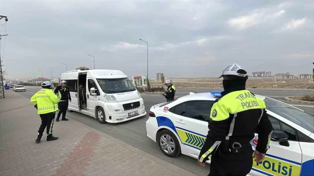 Karaman’da Okul Servisi Denetimleri Sürüyor: 12 Araç İncelendi, 4’üne 6.881 TL Ceza Kesildi