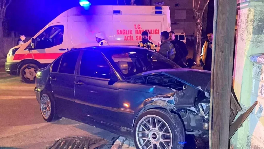 Karaman’da Şok Kaza: 5 Yaralı ve Trafik Kaosu!