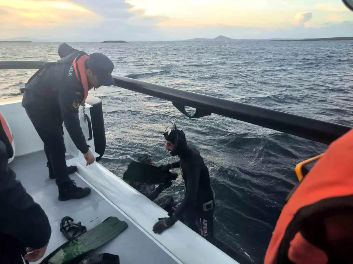 Bozcaada’da Tekne Karaya Oturdu