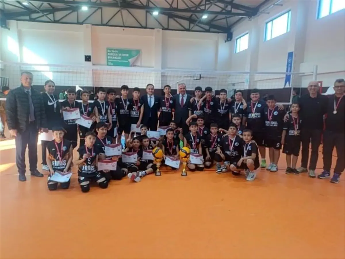 Karpuzlu’da Yıldız Erkekler Voleybol Müsabakaları tamamlandı