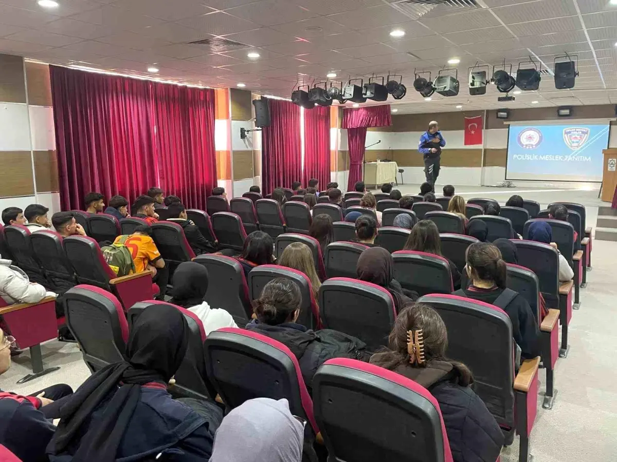 Kars’ta Öğrencilere Polislik Eğitimi