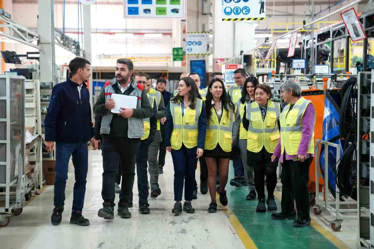 Karsan’dan meslek liselerindeki kız öğrencileri iş hayatına hazırlayacak hamle