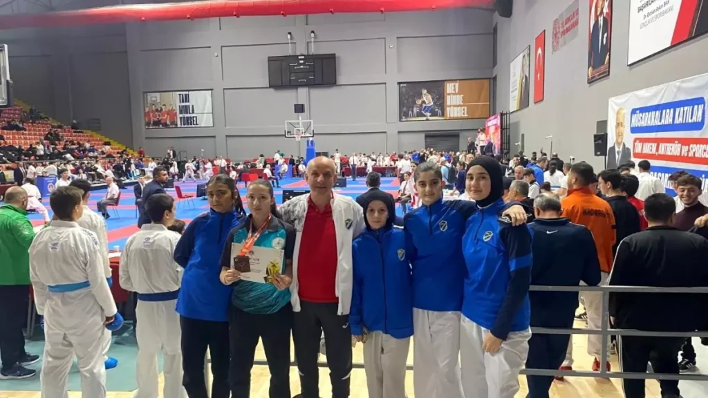 Kartepeli Karateciler İstanbul’da Kürsüye Çıktı