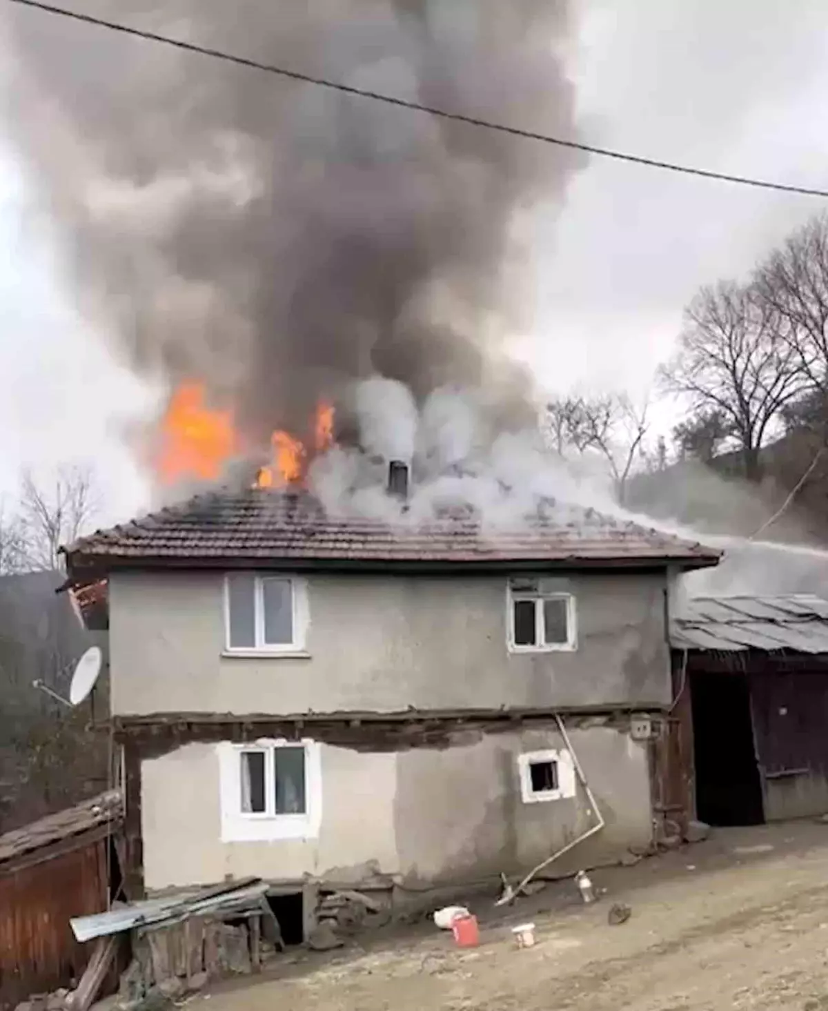 Kastamonu’da Şok Yangın: 2 Katlı Ev Kül Oldu