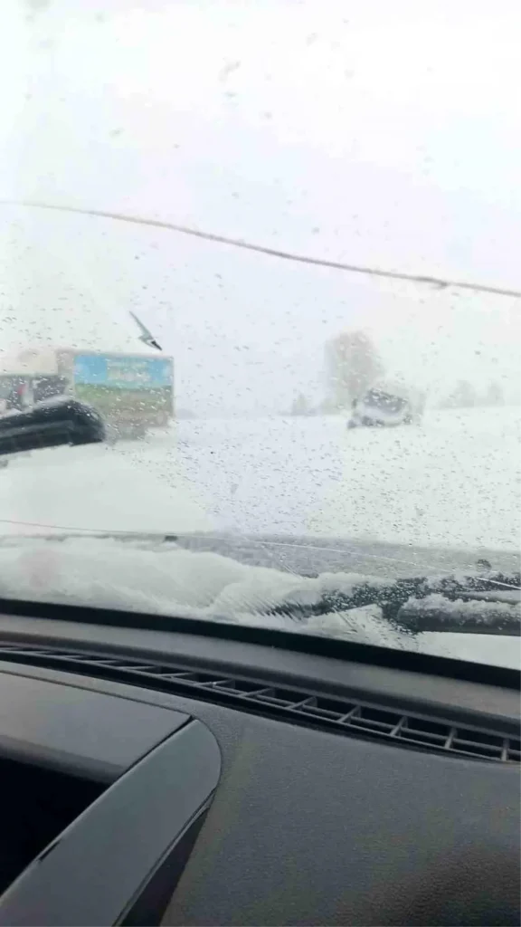 Kastamonu’da Kar Fırtınası Otobüsü Kara Saplandı, Yolcular Acil Tahliye Edildi!