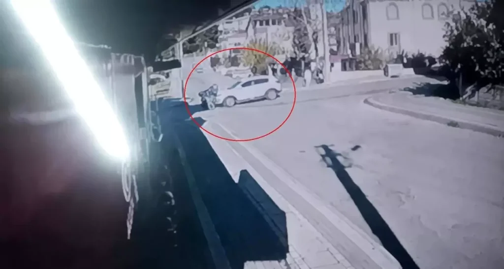 Manavgat’ta Motosiklet ve Otomobil Çarpışması: Kadın Yolcu Hafif Yaralı