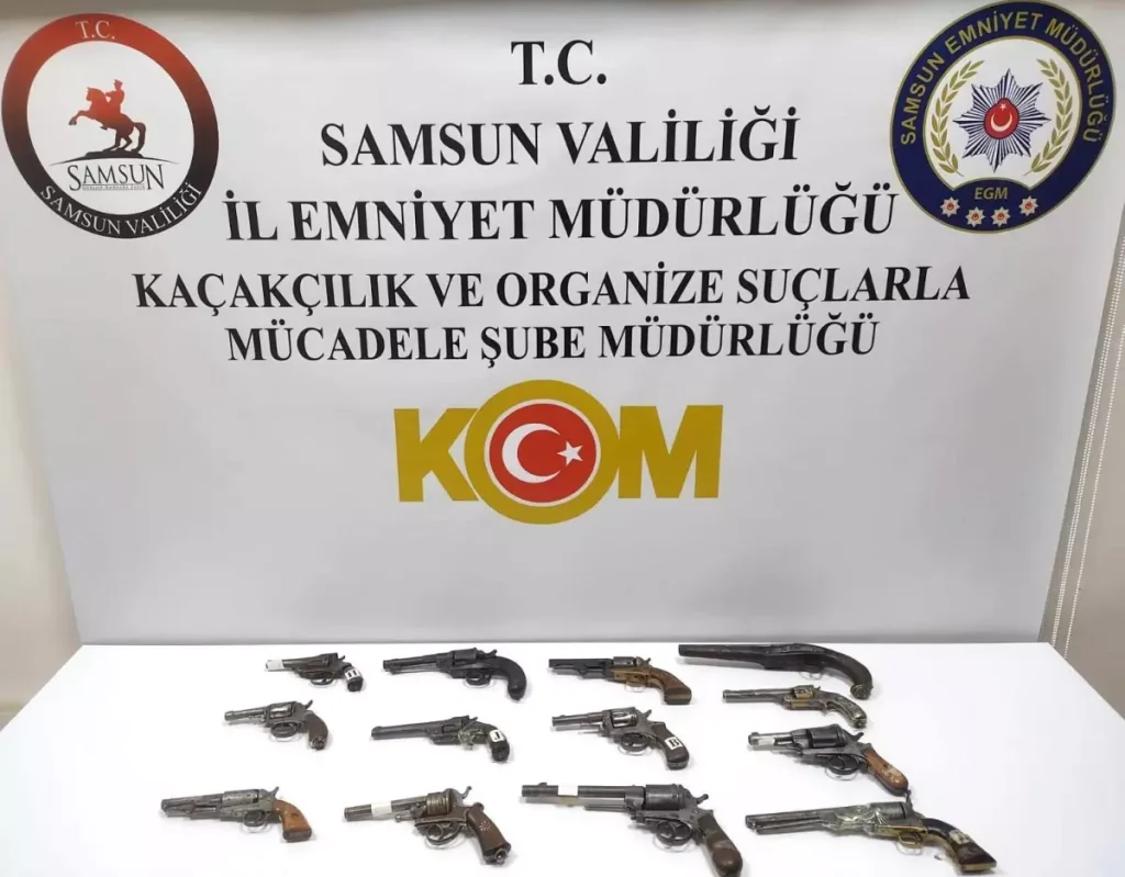 Samsun’da Kaçak Silah Operasyonu: Tescilli Kültür Varlığı Tabancalarına El Konuldu