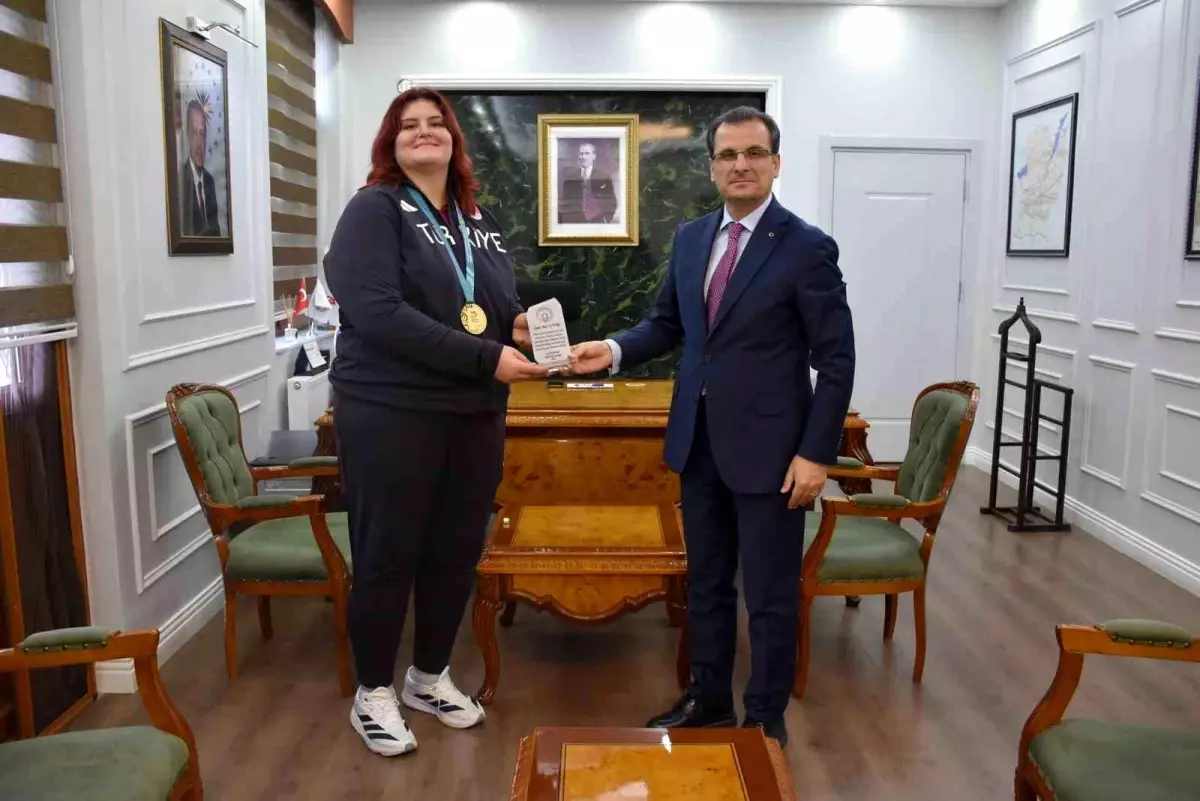 Hilal Öztürk’ten Tarihi Başarı: 2025 İslami Dayanışma Oyunları’nda Altın Madalya