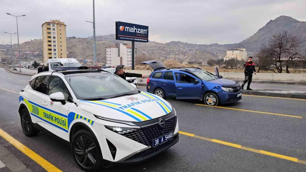 Kayseri’de Polis Kaçan Şüpheliyi Ağır Çarpışmayla Durdurdu