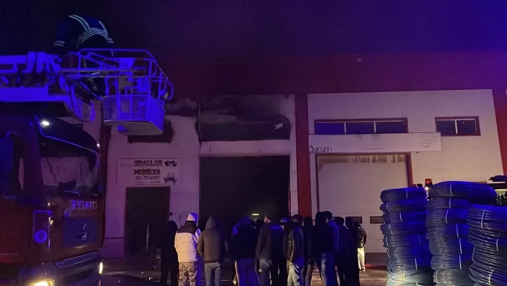 Kayseri’de Mobilya Atölyesinde Yangın