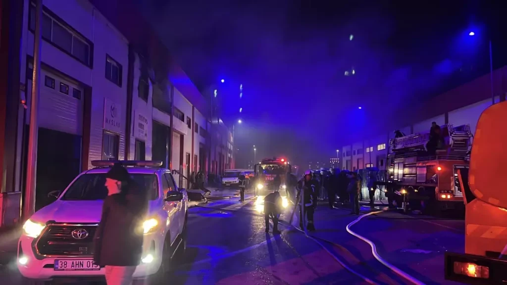 Kayseri’de Mobilya Atölyesinde Yangın