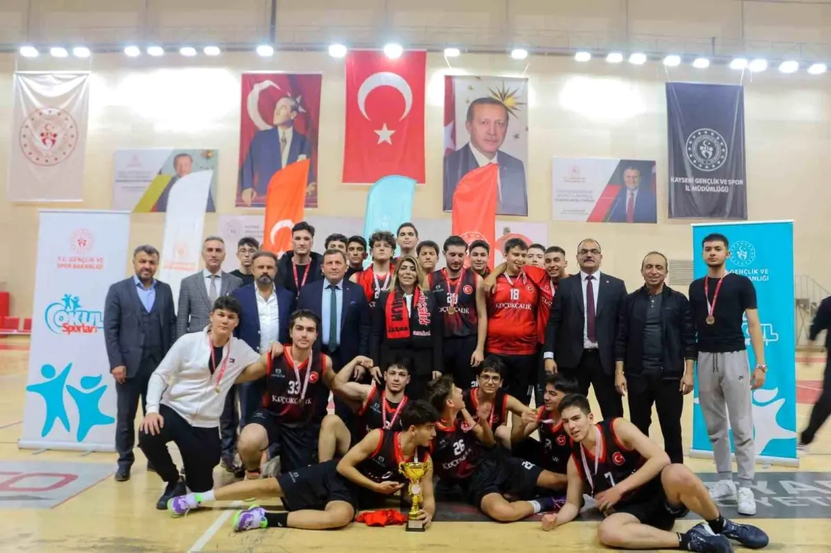 Kayseri Basketbol İl Birinciliği Yapıldı: Nuh Mehmet Küçükçalık Anadolu Lisesi Şampiyon!