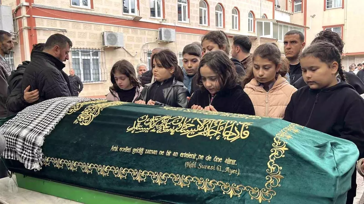 Gözyaşlarıyla Vedalaşan Miraç İslam’ın Trajik Cenazesi