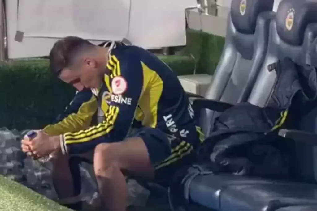 Kerem Aktürkoğlu’nun Zor Anları Derbide Göz Yaşarttı