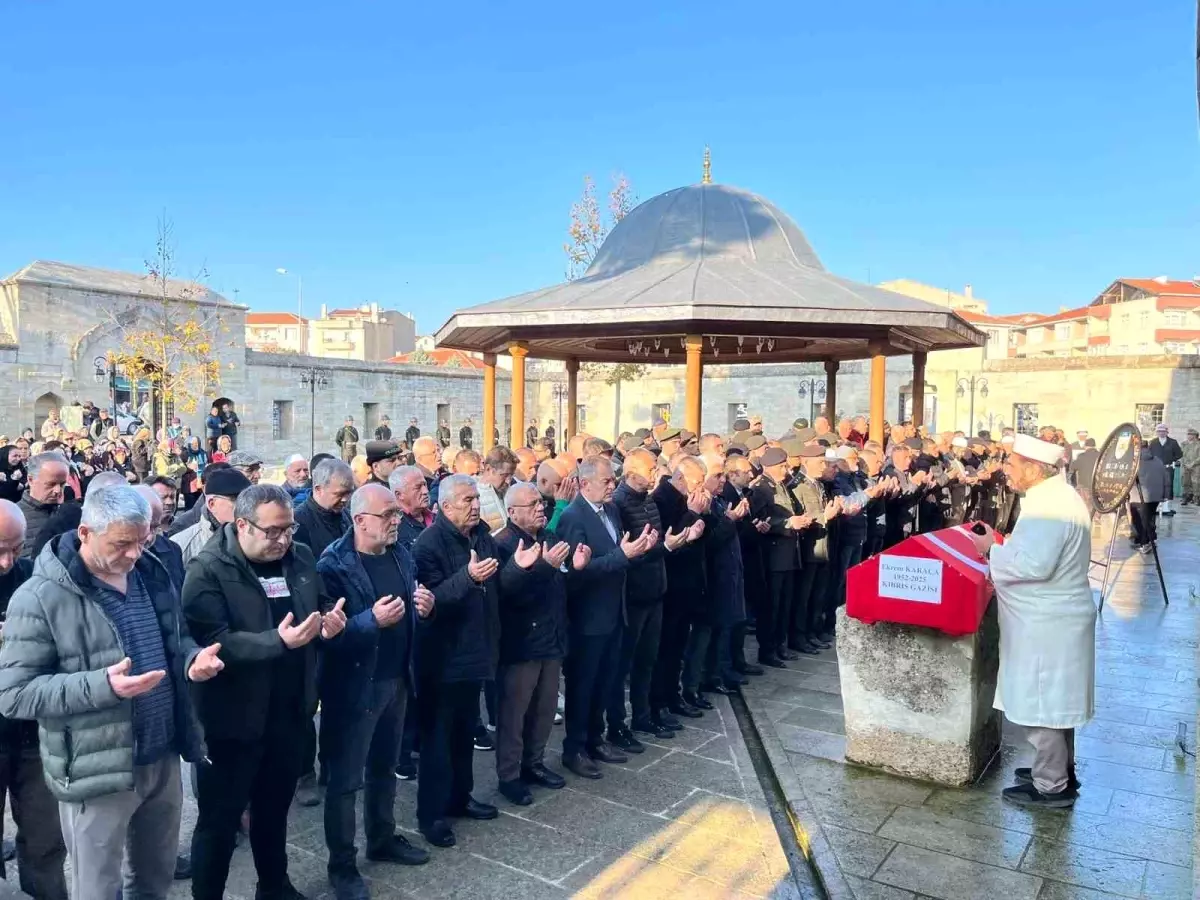 Kıbrıs Gazisi Ekrem Karaca Son Yolculuğuna Uğurlandı