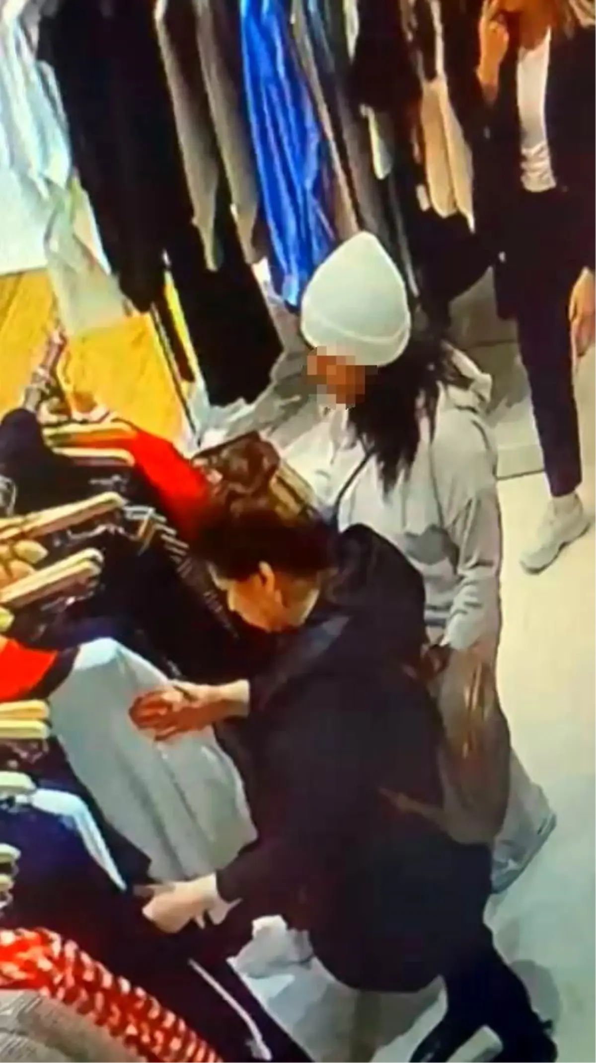 Esenyurt’ta Kadın Hırsız Kameralara Yakalandı