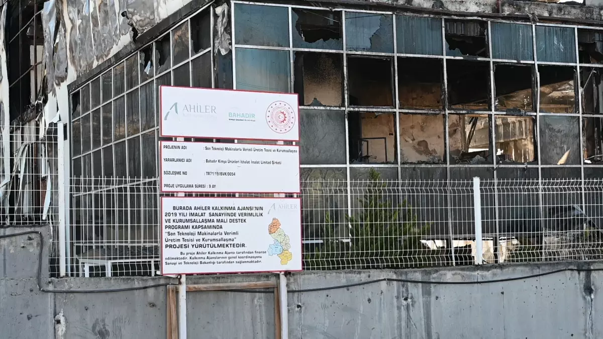 Kırıkkale OSB’de Madeni Yağ Fabrikasını Yakan Devasa Yangın 10 Saatte Söndürüldü