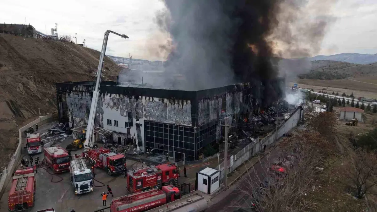 Kırıkkale’de Kimya Fabrikasındaki Büyük Yangın Kontrol Altına Alındı