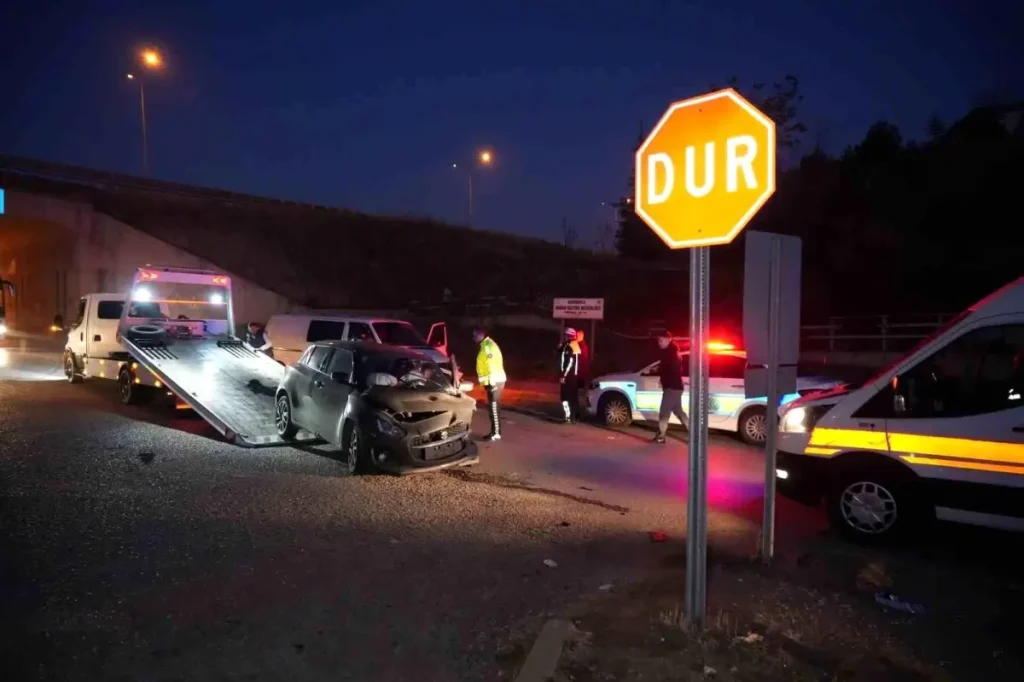 Kırıkkale’de Şok Kaza: Minibüs ve Otomobil Kafa Kafaya Çarpıştı, 2 Yaralı