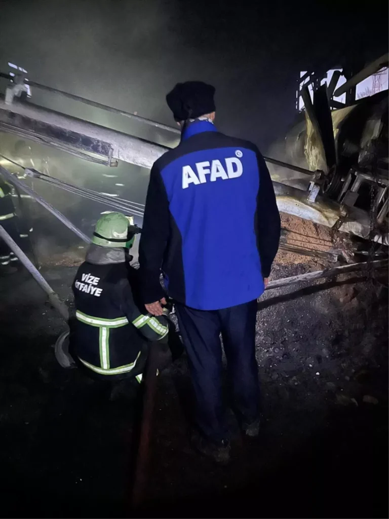 Kırklareli’nde Vize İlçesindeki Pelet Deposunda Büyük Yangın Söndürüldü