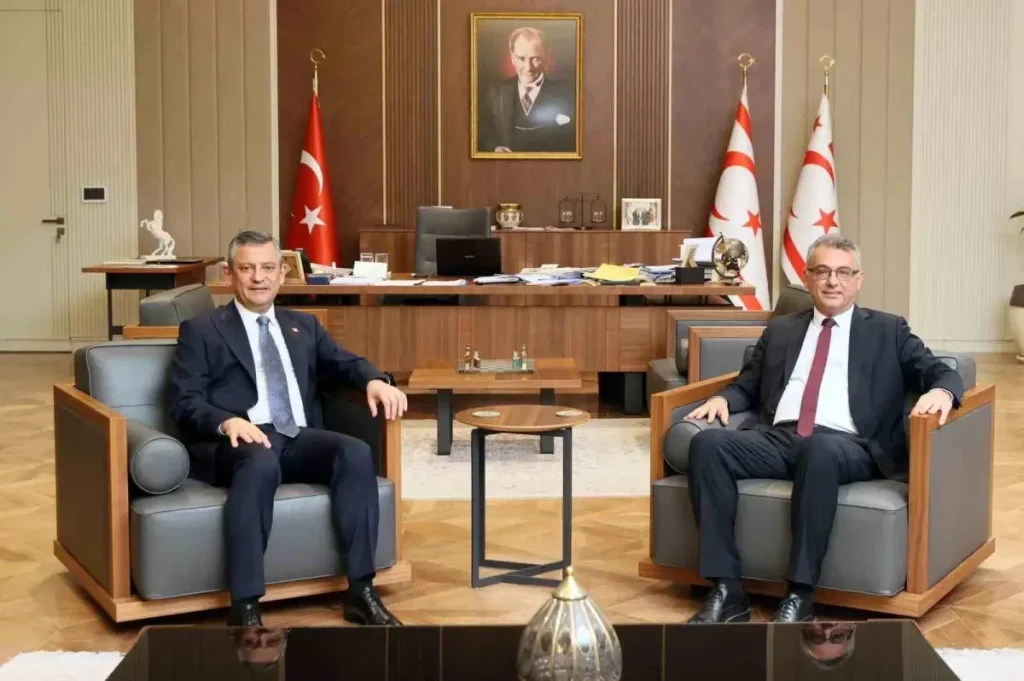 Özgür Özel KKTC Cumhurbaşkanı’nı Ziyaret Etti ve Yeni Yıl Konserine Katıldı