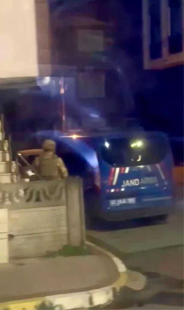 Kocaeli’de DEAŞ ve El‑Kaide Operasyonu: 37 Şüpheli Gözaltında, Silah ve Dijital Belgeler Ele Geçirildi