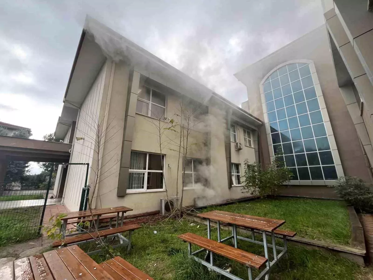 Kocaeli’nde Okulda Yangın